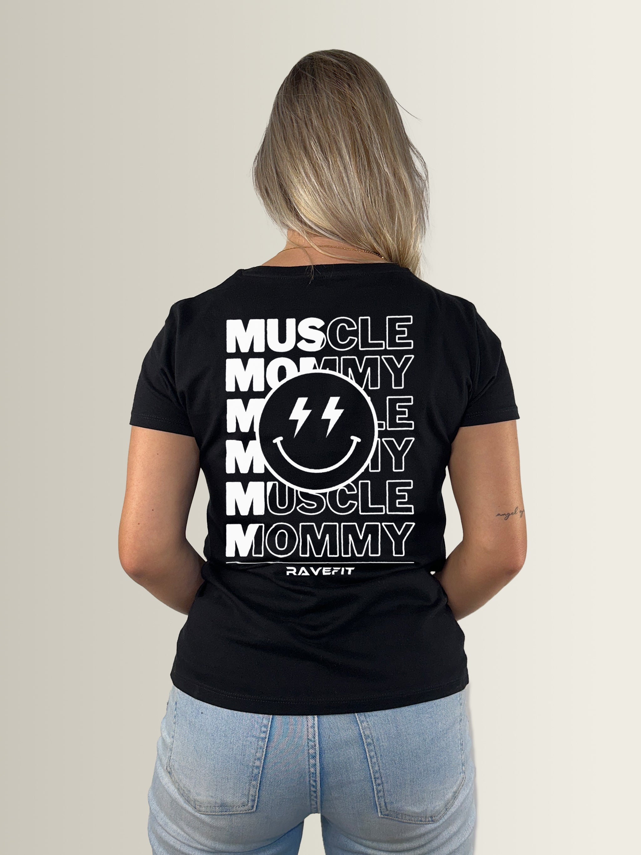 Muscle Mommy – Regular T-Shirt Women